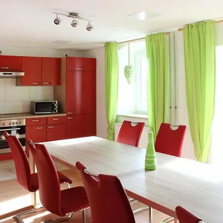 Baierweg Sleeps 8 Pool Wifi Apartment